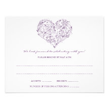 Postal (púrpura) floral de RSVP del corazón Invitación
