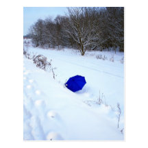 Postkarte - der Blaue Schirm im Schnee