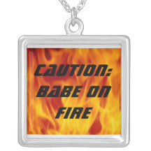 Precaución: Bebé en el collar del fuego