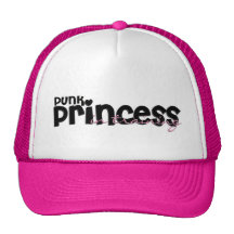 Princesa punky en gorra del camionero del entrenam