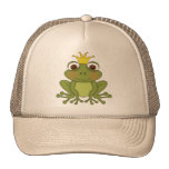 Príncipe de la rana del cuento de hadas con la cor gorras