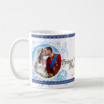 Príncipe Guillermo y taza real del boda de Kate