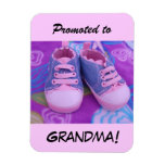 ¡Promovido a la abuela! zapatos de bebé rosados de imanes