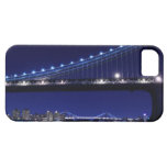 Puente y horizonte de Manhattan en la noche iPhone 5 Case-Mate Protector