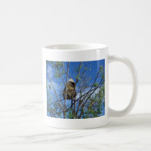 Puerco espín en árbol taza de café
