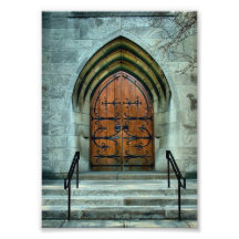 Puerta gótica de la iglesia del estilo cojinete