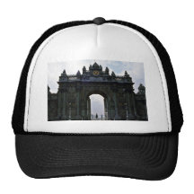 Puertas de la entrada principal, palacio de Dolman Gorras