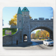 Puertas del castillo de la ciudad de Quebec Canadá Tapetes De Ratones