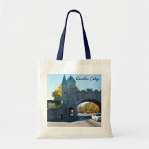 Puertas del castillo de la ciudad de Quebec Canadá Bolsas De Mano