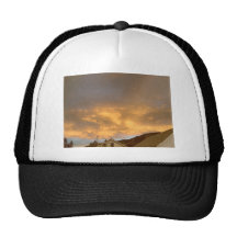 Puesta del sol de los tejados gorro de camionero