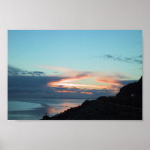 Puesta del sol en Alaska, el océano y el embarcade Poster