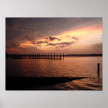 Puesta del sol en el poster del río del tiburón