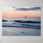 Puesta del sol en la playa poster