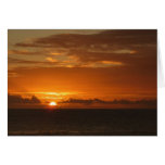 Puesta del sol en la tarjeta del mar