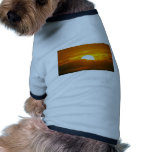 Puesta del sol hermosa: Moorea, paso externo del f Camisetas De Perro
