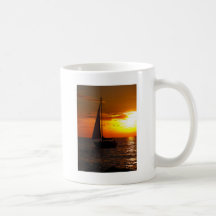 Puesta del sol que navega el Golfo de México Taza De Café
