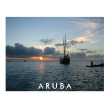 Puesta del sol y barco en Aruba Postal