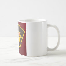 puño y estrella roja taza