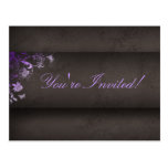 Púrpura de la invitación de la postal de la maripo