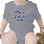 ¿Qué se está encendiendo aquí? Camisetas