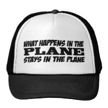 Qué sucede en el avión gorro