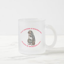 Qué sucede en estancias del país de las maravillas tazas
