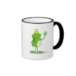 rana amistosa tonta del froggy que agita tazas de café