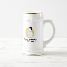 Rasgué a la mamá una camiseta del bebé del nuevo taza de café
