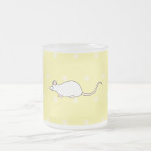 Ratón del blanco del mascota. Fondo amarillo del l Taza De Café