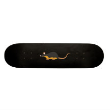 Ratón del mascota. Tan. negro Monopatines