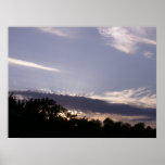 Rayos a través de las nubes de tormenta poster