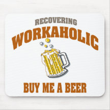 Recuperando Workaholic cómpreme una cerveza Tapete De Ratón