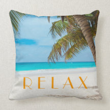 Relaje la almohada tropical de la playa