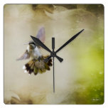 Reloj de pared del colibrí en vuelo