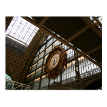Reloj en gran pasillo postal
