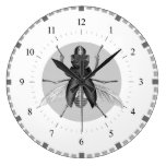 Reloj gris y blanco del escarabajo del vintage