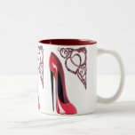 Remolinos rojos del arte y del corazón del zapato  taza de café