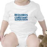 Requiere la supervisión camiseta