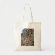 Roca cubierta de musgo verde bolsas de mano