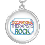 Roca de los terapeutas profesionales collares