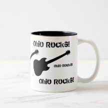 ¡Rocas de Ohio! guitarra negra en blanco Taza