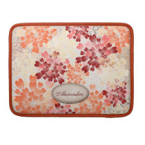Rojo anaranjado del monograma y flores poner crema fundas macbook