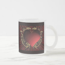 Rojo y diseño del corazón del oro tazas de café