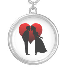 romance-couplekissingheart collares