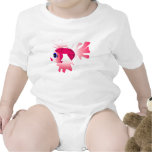 Ropa a pescado rosada camisetas