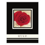 Rosa rojo RSVP que casa la invitación