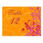 Rosa y tarjetas florales anaranjadas de la tabla d postales