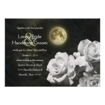 Rosas blancos del fantasma de la Luna Llena que ca