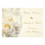 Rosas blancos que casan la invitación