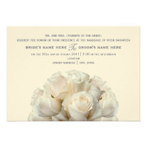 Rosas blancos que casan la invitación